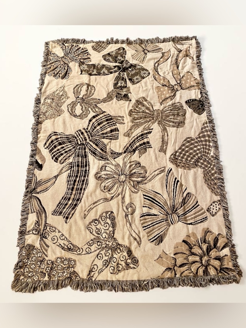 Beautiful Woven Tapesty Throw Blanket with Fringe,  Bow Theme, 72 x 48